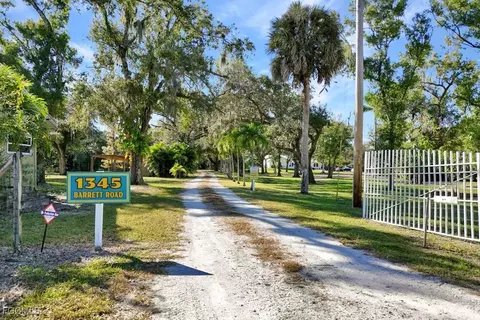 14630 Smokey Hollow Ln, North Fort Myers, FL 33903