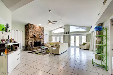 4332 Country Club Blvd, Cape Coral, FL 33904