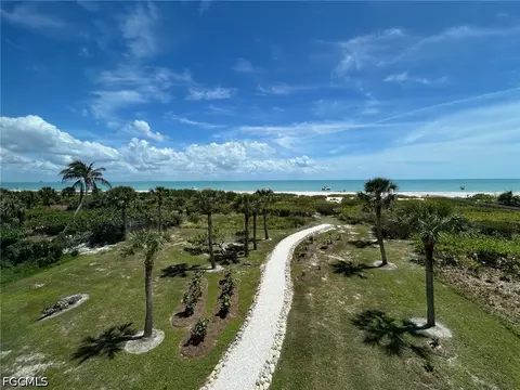 97 E Gulf Dr #4, Sanibel, FL 33957