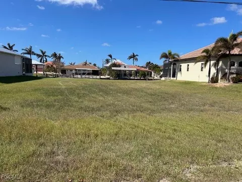 2417 Macadamia Ln, Saint James City, FL 33956