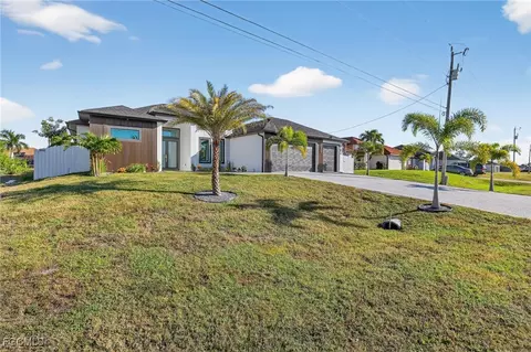 526 NE 5th Pl, Cape Coral, FL 33909