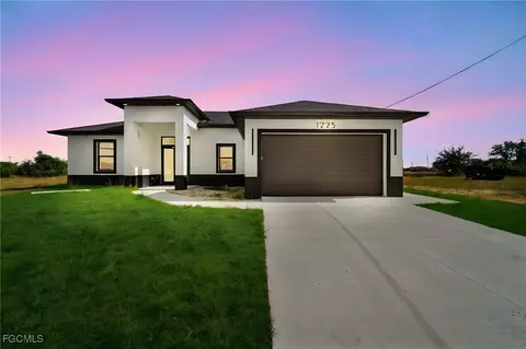 1225 NE 5th Pl, Cape Coral, FL 33909