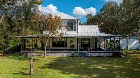 105 S Oak St, Labelle, FL 33935
