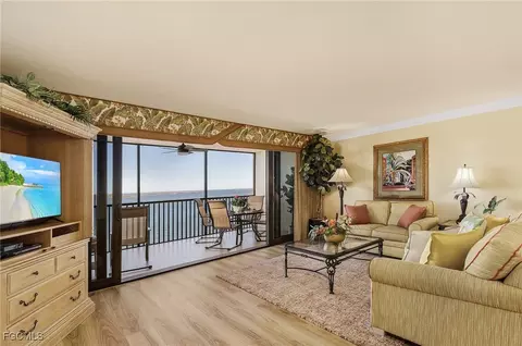 17080 Harbour Point Dr #612, Fort Myers, FL 33908