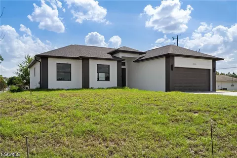 2250 10th Ter, Lehigh Acres, FL 33936