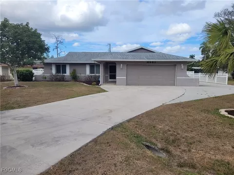 8631 Beacon St, Fort Myers, FL 33907