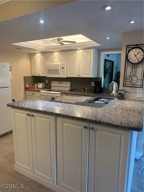 5770 Trailwinds Dr #211, Fort Myers, FL 33907