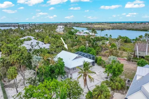 2596 Roosevelt Pl, Sanibel, FL 33957