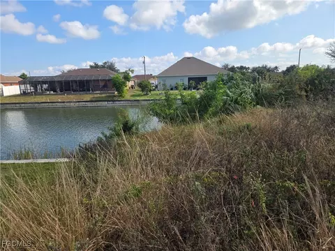 315 NE 17th Pl, Cape Coral, FL 33909