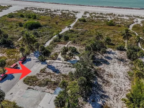 103 Gulf Dr, Fort Myers Beach, FL 33931