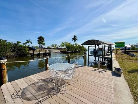 11242 Matlacha Ave, Matlacha, FL 33993
