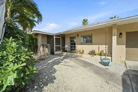 1211 SE 34th St, Cape Coral, FL 33904