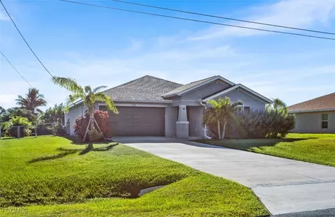 358 Pembroke St, Lehigh Acres, FL 33974