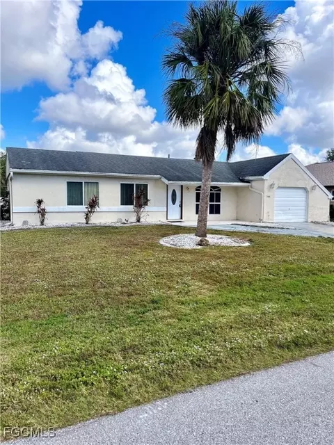 2466 Lakeshore Cir, Port Charlotte, FL 33952