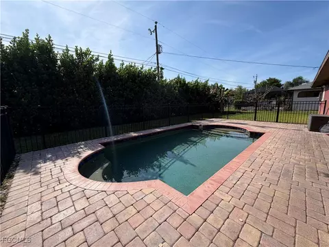 1410 SE 1st Ter, Cape Coral, FL 33990