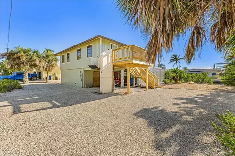 3637 Schooner Ln, Saint James City, FL 33956
