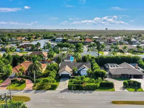 800 El Dorado Pkwy W, Cape Coral, FL 33914