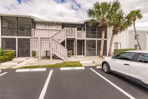 1055 Palm Ave #216, North Fort Myers, FL 33903