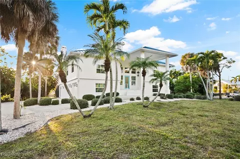 7507 Grande Pine Rd, Bokeelia, FL 33922