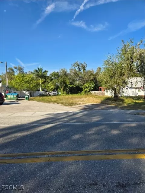 1311 Laurel Dr, North Fort Myers, FL 33917