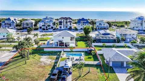 7950 Buccaneer Dr, Fort Myers Beach, FL 33931