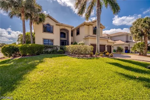 5601 Del Rio Ct, Cape Coral, FL 33904