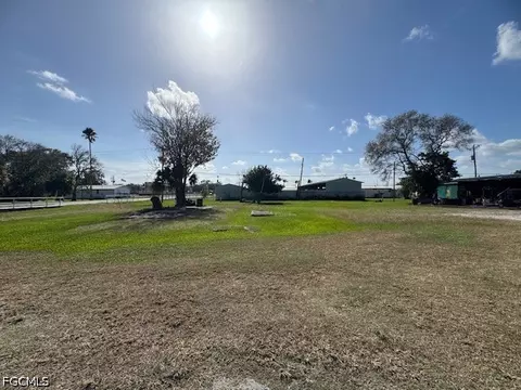 628 Railroad Ave NW, Moore Haven, FL 33471