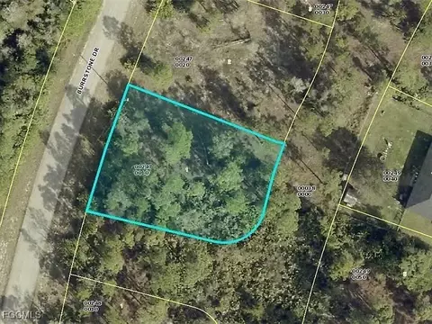 428 Burrstone Dr, Lehigh Acres, FL 33974
