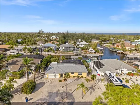 3462 Pinetree Dr, Saint James City, FL 33956