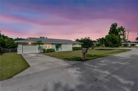 8017 Pelican Rd, Fort Myers, FL 33967