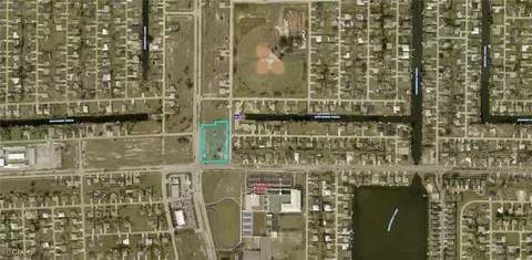 1525 Skyline Blvd, Cape Coral, FL 33991