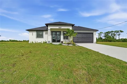 9027 Bamboo Cir, Labelle, FL 33935