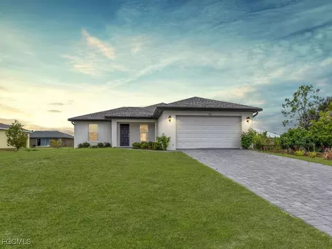 820 NE 44th Ln, Cape Coral, FL 33909