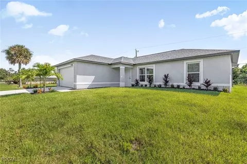 2725 NE 1st Pl, Cape Coral, FL 33909