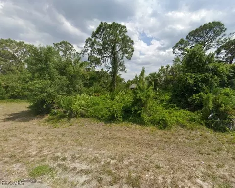 5006 N Dogwood Cir, Labelle, FL 33935