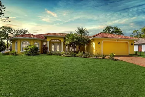 909 Magnolia Ave, Lehigh Acres, FL 33972