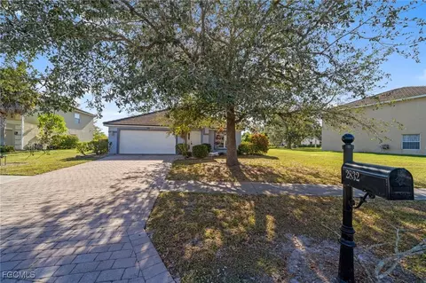 2832 Amberwood Ln, Naples, FL 34120