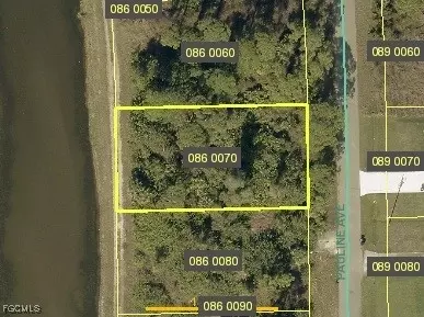 422 Pauline Ave, Lehigh Acres, FL 33974