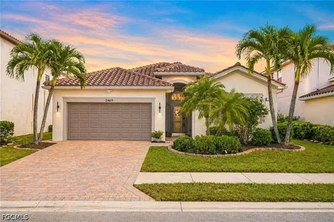 2469 Heydon Cir E, Naples, FL 34120