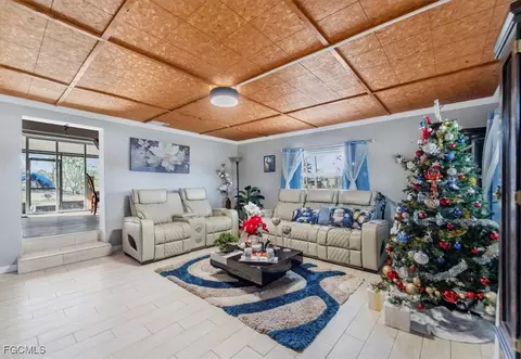 Living - 2099 Summerall Rd, Labelle, FL 33935 photo 2 of 2