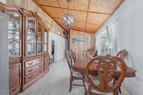 Dining - 2099 Summerall Rd, Labelle, FL 33935 photo 1 of 2