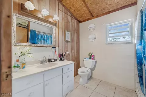 Bath - 2099 Summerall Rd, Labelle, FL 33935 photo 2 of 2