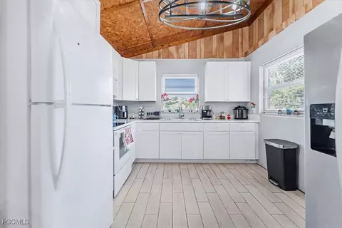 Kitchen - 2099 Summerall Rd, Labelle, FL 33935 photo 3 of 3