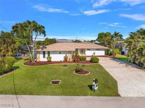 807 Montclaire Ct, Cape Coral, FL 33904