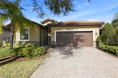 11273 Red Bluff Ln, Fort Myers, FL 33912