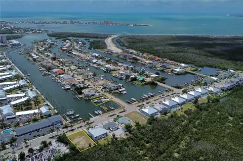 12070 Siesta Dr, Fort Myers Beach, FL 33931