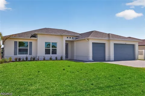 906 SW 12th Ter, Cape Coral, FL 33991