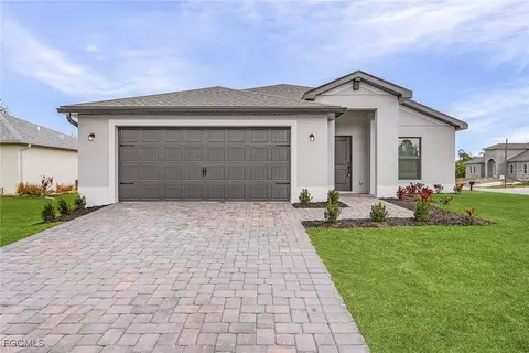 827 Rue Labeau Cir, Fort Myers, FL 33913
