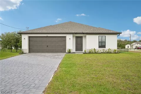 144 Blackstone Dr, Fort Myers, FL 33913