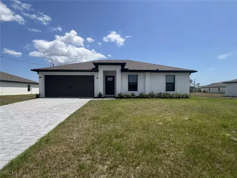 249 Blackstone Dr, Fort Myers, FL 33913